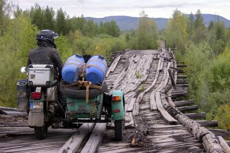 5 Artists on Ural Sidecars Riding 30,000 KM - YouMotorcycle Ural Bike, Motorbike Sidecar, Audi R8 Car, Ural Motorcycle, Car Wheel Cover, Motorcycle Camping Gear, Motorcycle Adventure, Car Wheels Diy, Wheel Craft