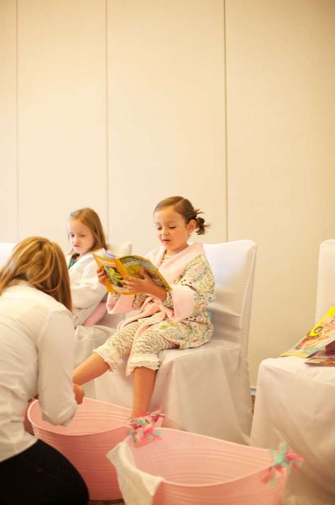 A SPA-tacular Birthday Celebration | CatchMyParty.com Girls Pamper Party, Kids Pamper Party, Pedicure Party, Spa Day Party, Kids Spa Party, Girl Spa Party, Kids Spa, Younique Products, Spa Birthday Parties