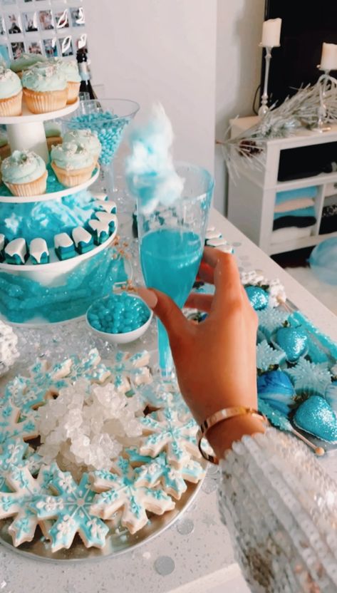 Winter B Day Party Ideas, Preppy Blue Birthday Party, Winter 18th Birthday Party Ideas, Indoor Winter Birthday Party Ideas, 18th Birthday Party Ideas Winter, Winter Birthday Party Ideas For Adults, Winter Birthday Party Ideas For Women, Blue 16th Birthday Party, Winter Birthday Party Ideas For Teens