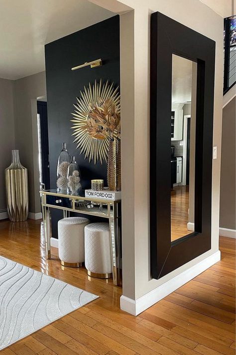 Modern Style Black and White Interior Decor Black Mirror Foyer, Foyer Ideas Entryway Modern Luxury, Nook Decorating Ideas, Rh Interior Design, Black Accent Walls, Luxury Room Bedroom, Gold Living Room, Apartment Living Room Design, Black Living Room