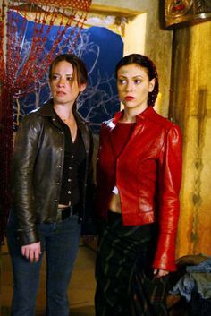 piper-halliwells-top-ten-fashion-moments-on-charmed Charmed Phoebe, Charmed Outfits, Halliwell Sisters, Piper Charmed, Phoebe Charmed, Charmed Fashion, Leo Wyatt, Piper Halliwell, Phoebe Halliwell