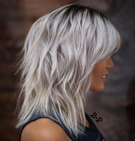 Medium Silver Layers Blonde Shag, Ice Blonde Hair, Modern Shag Haircut, Medium Shag Haircuts, Kadeřnické Trendy, Medium Layered Hair, Medium Layered, Shag Hairstyles, Shoulder Length Hair Cuts