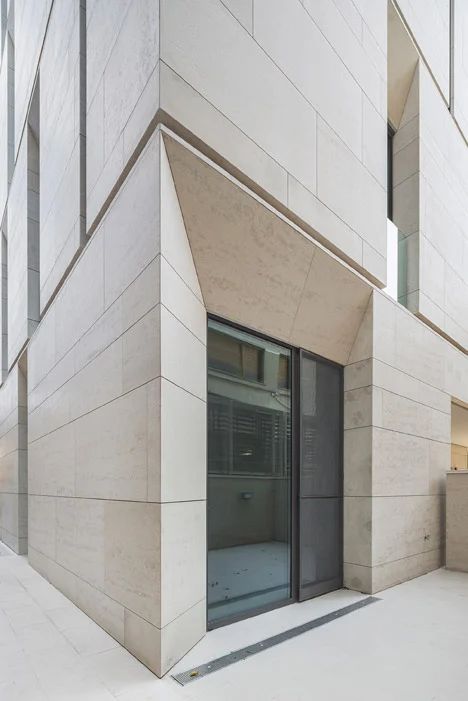 Limestone Cladding, Facade Material, Stone Facade, Stone Architecture, Stone Cladding, Design Apartment, Design Exterior, Building Facade, Facade Architecture