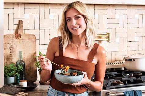 Kristin Cavallari talks about her new cookbook Truly Simple, her top three pantry staples and more in an interview with EatingWell. Kristin Cavallari, Recipe For Hollandaise Sauce, Easy Breakfast Brunch, Lunch Appetizers, Dessert Smoothie, Healthy Eating For Kids, Delicious Breakfast Recipes, Salad Side Dishes, New Cookbooks