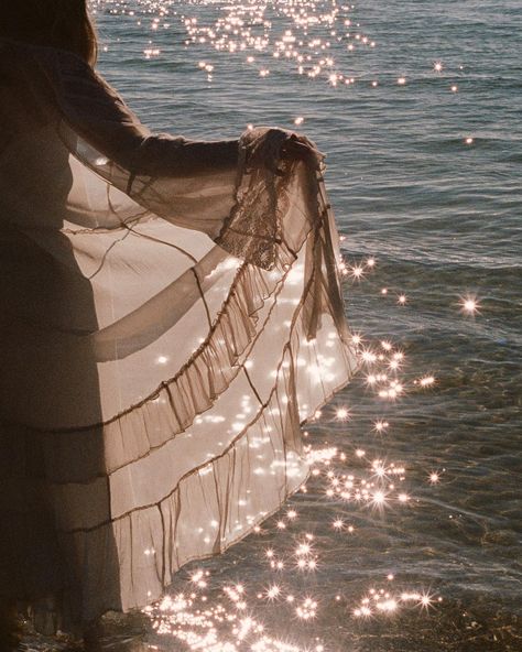 HAZILY by Freya Haley | ✨ | Instagram Witchy Beach Photoshoot, Kenna Core, Nereid Aesthetic, Creepy Cottagecore, Rosie Aesthetic, Pisces Core, Bg3 Characters, Fairy Pirate, Ocean Kingdom