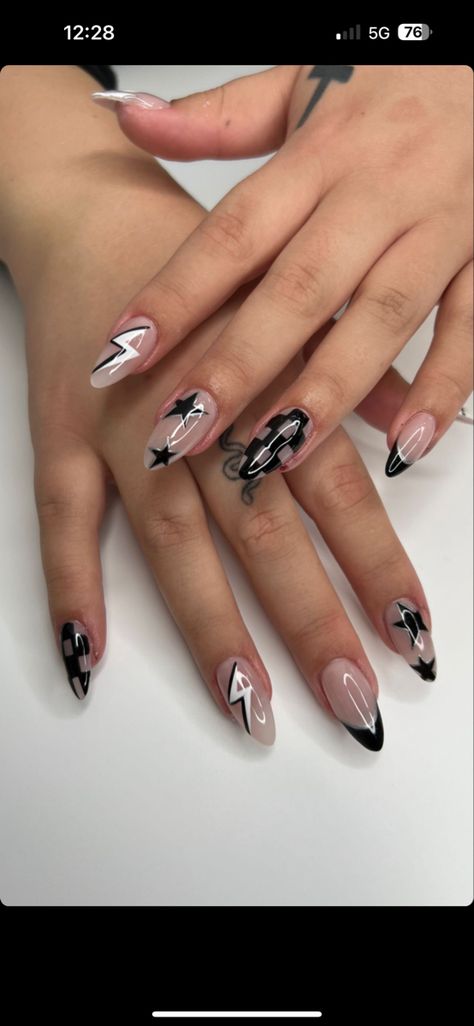 Avril Lavigne Inspired Nails, Avril Lavigne Nail Ideas, Rock Inspired Nails, Acrylic Nails Alternative, Avril Lavigne Nails, Nails Alternative Style, Blink 182 Nails, Rock N Roll Nails, Alternative Nails Designs