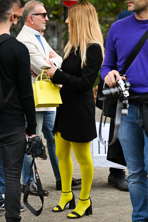 Photographer: Martina Mariotti Yellow Tights, Milan Fashion Week Street Style, Fashion Week Street Style, Winter 2024, Fall 2024, Milan Fashion, Milan Fashion Week, Get Dressed, Capsule Wardrobe