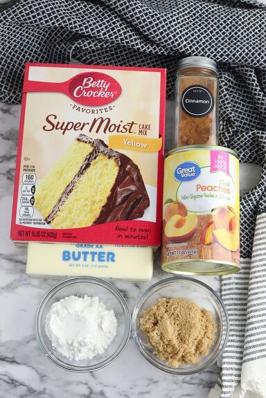 Cobbler Cake Mix Recipe, Can Peaches Recipes, Cake Mix Peach Cobbler, Dutch Oven Peach Cobbler, Cobbler Cake, Peach Cobbler Cake, Cake Mix Cobbler, Peach Cake Recipes, Peach Upside Down Cake