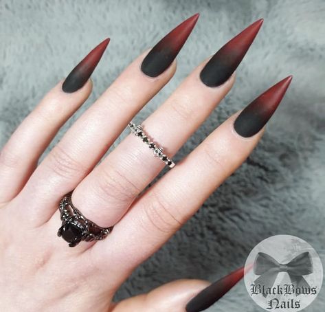 Blood Ombre Nails, Vampire Nails Aesthetic, Vampire Nails Designs, Goth Stiletto Nails, Vampire Nails Gothic, Red And Black Nails, Shifting Script, Vampire Nails, Stilleto Nails Designs