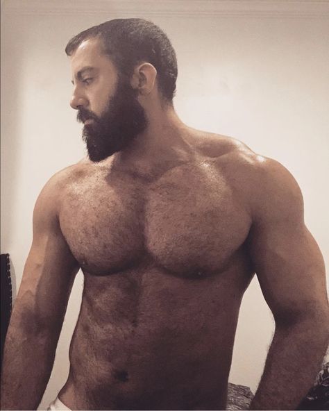 @luciao_ Back Muscles Men, Big Bearded Men, Big Beards Men, Big Muscular Men, Men Chest Hair, Muscular Men Fashion, Buff Guys, Handsome Bearded Men, Cute Blonde Guys