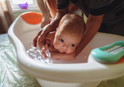 Make bath time a breeze for your little one with these newborn baby bathing products! From gentle cleansers to soft towels, ensure your baby's bath time is safe and enjoyable. Check out the blog for tips and recommendations! #NewbornCare #BabyBathTime #ParentingTips 4 Weeks Pregnant, Conceiving A Girl, 9 Weeks Pregnant, 11 Weeks Pregnant, 19 Weeks Pregnant, 40 Weeks Pregnant, First Month Of Pregnancy, 16 Weeks Pregnant, Bathing Products