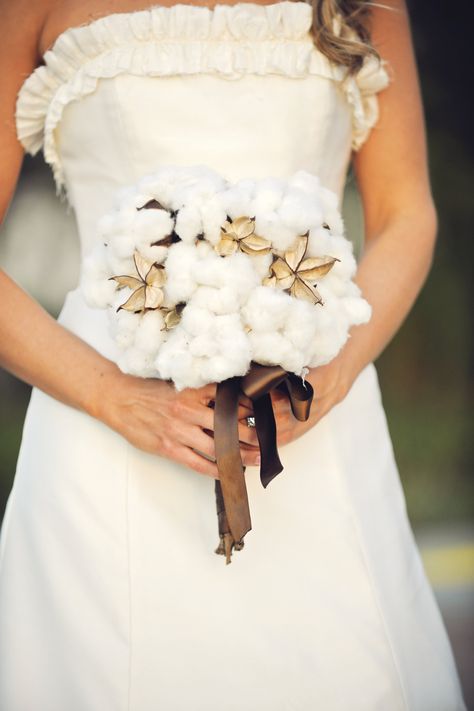 Non Flower Bouquets, Cotton Bouquet, Bouquet Photography, Beautiful Bridal Bouquet, Fresh Flower Bouquets, Alternative Bridal, Celebrity Wedding, Fall Wedding Bouquets, Wedding News