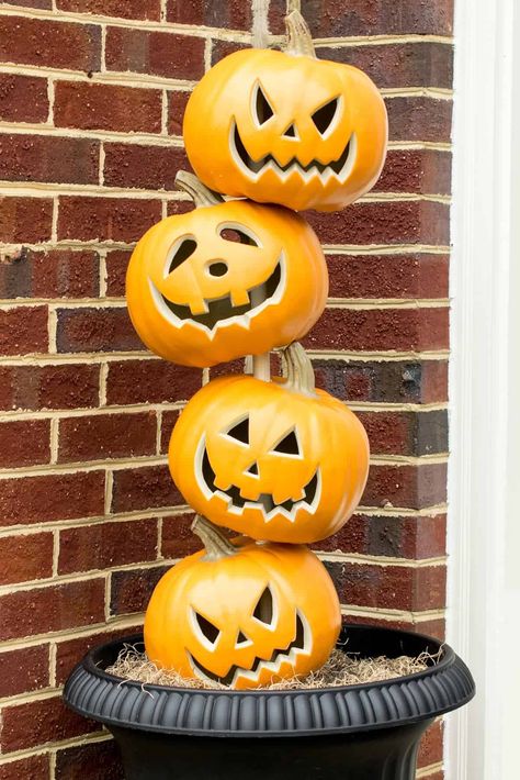 Stacked Pumpkin Topiary, Pumpkin Topiary Diy, Diy Halloween Porch, Holiday Armadillo, Pumpkin Unit, Drawing Halloween, Pumpkin Heads, Pumpkin Stack, Halloween Front Door Decorations