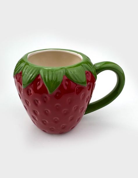 Strawberry Mug. Crafted With Care, This Ceramic Mug Mimics The Iconic Shape Of A Juicy Strawberry, Bringing A Touch Of Sweetness To Your Cup Of Coffee Or Tea. 15.2 X 10.9 X 10.7cm. 100% Ceramic. Dishwasher Safe, Microwave Safe. Imported. Strawberry Mug Pottery, Cute Strawberry Things, Strawberry Ceramic Mug, Food Shaped Decor, Cool Spoons, Face Mugs Ceramic, Cool Ceramic Mugs, Hand Made Mug, Cool Mugs Ceramics