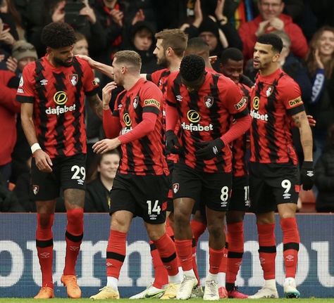 Bournemouth shows strong team spirit. Afc Bournemouth, Premier League, Liverpool, Collage, American Football, Football Wallpaper, Bournemouth, Team Spirit, Football