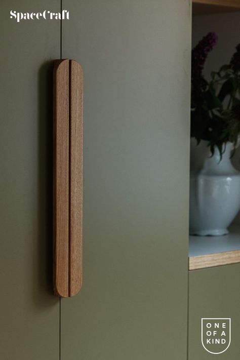 Wooden Handles For Wardrobes, Timber Handles Kitchen, Scandi Door Handles, Timber Splashback, Cupboard Handle Design, Wardrobe Handles Ideas, Kitchen Handles Ideas, Handles For Wardrobes, Scandi Kitchen Design