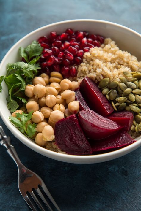 Beet Quinoa, Plats Healthy, Power Bowls, Healthy Bowls, Skinny Taste Recipes, Healthy Salad Recipes, Bowls Recipe, A Bowl, Healthy Lunch