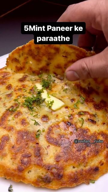 Veg Paratha Recipe, Healthy Paratha Recipe, Paneer Breakfast Recipes, Paneer Paratha Recipes, Paneer Snacks, Paneer Paratha, Indian Meals, Veg Snacks, Paratha Recipe