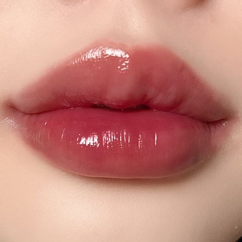 Pale Lips Makeup, Lip Looks Aesthetic, Plump Lips Aesthetic Korean, Pretty Lips Aesthetic, Lisa Lips, Pale Lips, Pouty Lips, Lips Inspiration, Makeup Collection Goals