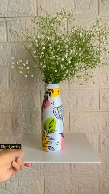 Bottle Art Painted Easy Diy Simple, Money Plant Bottle Decor, Diy Bottle Decor For Plants, Plastic Bottle Diy Decoration, Aesthetic Pots For Plants, Bottle Art Ideas Paint Easy, Badam Milk Bottle Craft, Keventers Bottle Painting, Bottle Painting For Plants