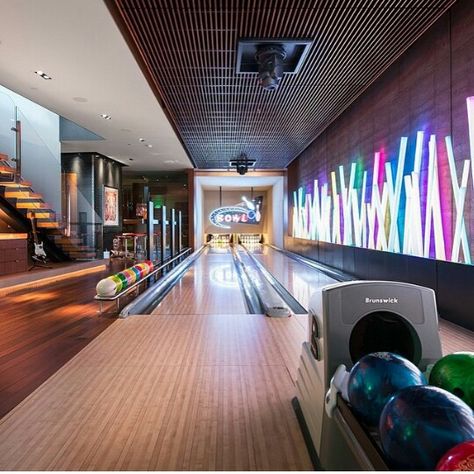 Arcade Room In House, Game Room Luxury, Home Bowling Alley, Modern Game Room, Basement Games, Game Room Basement, Gym Interior, Las Vegas Homes, Home Gym Design