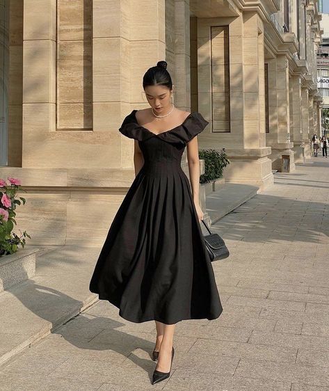 Off The Shoulder Prom Dresses, Farewell Dresses, Satin Sleeves, Prom Dresses Off The Shoulder, Dresses Off The Shoulder, Simple Frocks, Fancy Dresses Long, Modest Dresses Casual, Guest Attire