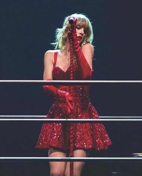 Taylor Swift And Kanye West, Taylor Swift And Kanye, Red Tour, Country Singer, Zach Bryan, Taylor Swift Red, Beautiful Pictures, Taylor Swift, Swift