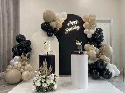 Black And Beige Birthday Decorations, Black And Beige Party Decor, Black And White Birthday Backdrop, Black And White Balloon Decor, Black And White Nye Party, Sweet 16 Black And White Theme, 18th Birthday Theme Ideas Decoration, Black 21st Birthday Decorations, Black And White 18th Birthday Party