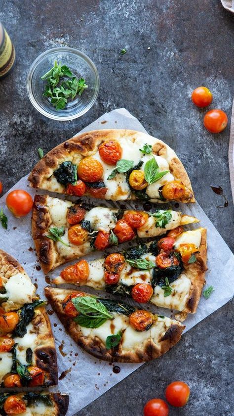 Tomato Flatbread, Flatbread Recipe, Burrata Cheese, Flatbread Recipes, Italy Food, Flat Bread, Flatbread Pizza, Healthy Recipies, Baby Spinach