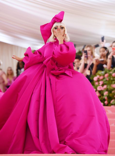 Lady Gaga Is Changing On The Met Gala Red Carpet Right Now #refinery29 Lady Gaga Met Gala, Lady Gaga Dresses, Lady In Pink, Met Gala Dresses, Lady Gaga Photos, Mother Monster, Gala Fashion, Met Gala Red Carpet, Poppy Delevingne