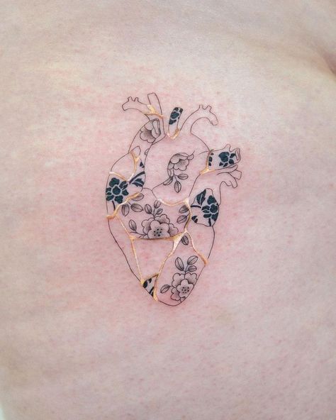 Florence And The Machine Tattoo, Kintsugi Heart, Kintsugi Tattoo, Florence And The Machine, Flowers And Hearts, Tattoo Heart, Machine Tattoo, Write An Email, Muster Tattoos