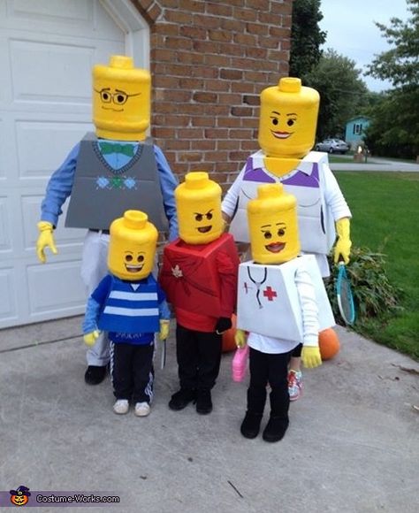 The LEGO Family Costume - everything is awesome Family Costume and Where to Buy plus more Family Costume Ideas on Frugal Coupon Living Lego Halloween Costume, Lego Costumes, Halloween Costumes Kids Boys, Lego Halloween, Diy Halloween Games, Easy Diy Costumes, Scary Halloween Costume, Diy Costumes Kids, Diy Halloween Costumes For Kids