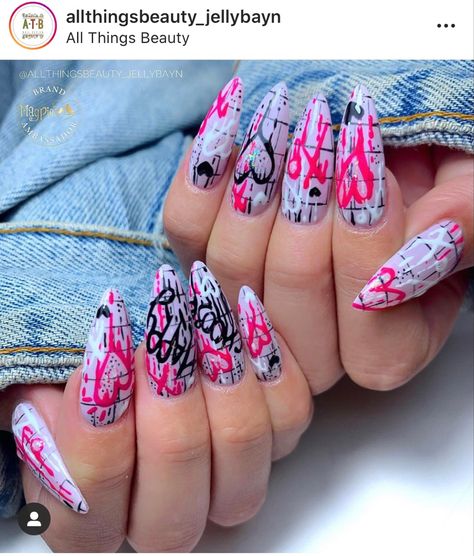 Easy Cute Nail Art, Halloween Nail Art Tutorial, Sports Nails, Graffiti Nails, Black Halloween Nails, Horror Nails, Pop Art Nails, Barbie Nails, Witchy Nails