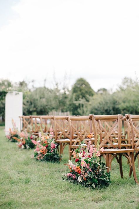 Wedding Ceremony Flowers Outdoor, Bright Wedding Aisle Flowers, Wedding Flower Arrangements For Isle, Vineyard Wedding Ideas Outdoor Ceremony, Lawn Ceremony Wedding, Bright Aisle Flowers, Meadow Ceremony Flowers, Outdoor Wedding Ceremony Flowers Aisle, Vineyard Wedding Aisle