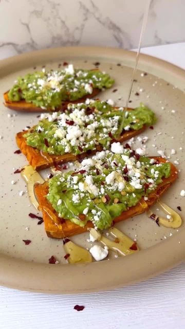 Potato Avocado Toast, Sweet Potato Avocado, Potato Avocado, Avocado Toast Breakfast, Potato Toast, Endo Diet, Honey Drizzle, Sweet Potato Toast, Sweet Potato Slices