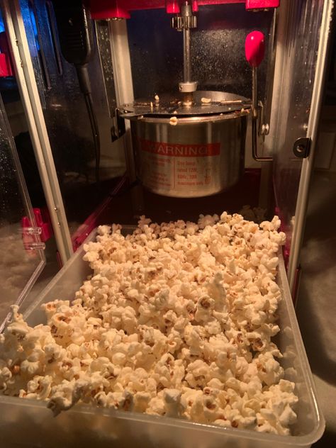 Popcorn Popping Aesthetic, Popcorn Machine Aesthetic, Aesthetic Popcorn, Home Popcorn Machine, Popcorn Aesthetic, Home Popcorn, Snack Aesthetic, Coastal Party, Popcorn Popping