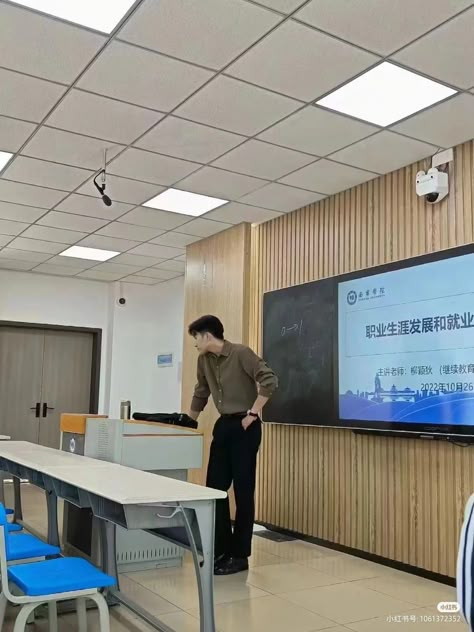 Teacher Aesthetic Men, Male Teacher Aesthetic, Korean School Aesthetic, Prep Boys, Professor Aesthetic, College Boyfriend, Teacher Lifestyle, Muka Lelaki, Teacher Aesthetic