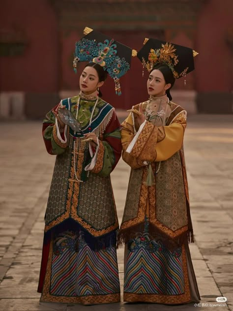 China Dynasty Clothing, Chinese Qing Dynasty Clothing, China Culture Clothes, Qing Dynasty Clothing Woman, Chinese Concubine, Chinese Royalty, Tang Dynasty Clothing, Sui Dynasty, Ancient China Clothing