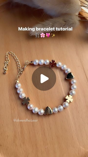 Making Bracelets With Wire, How To Make Pearl Bracelet, Pearl Beaded Jewelry, Pearl Bracelet Diy Handmade Jewelry, Wire Bracelets Diy, Diy Pearl Jewelry, Wire Charm Bracelet, Chain Bracelet Diy, How To Make Metal