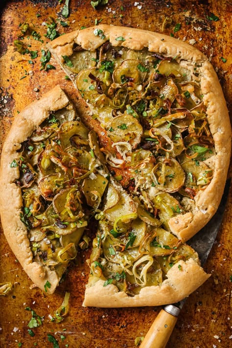 Savoury Galette, Savory Galette, Galette Recipes, Grilled Leeks, Potato Galette, Leek And Potato, Christmas Brunch Recipes, Leek Recipes, Creamed Leeks