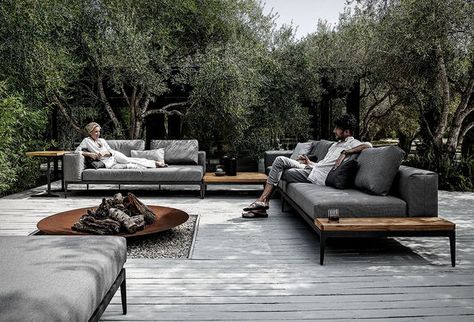 Elegant Interchangeable Outdoor Sofas : outdoor furniture sofa Patio Sofa Diy, Design Per Patio, Moderne Have, Unique Outdoor Spaces, Backyard Seating, Outdoor Lounge Set, Modern Patio, Design Exterior, Garden Sofa