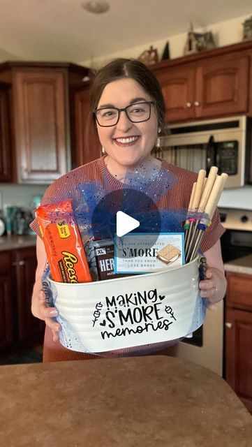 605 Dietitian on Instagram: "You are Appreciated Smores than You Know!! My personal favorite gift from this week! ❤️  What s’mores add in do you like?   #fyp #foryoupage #giftideas #giftgiving #teacherappreciationweek #daycareappreciation #nurseappreciation #gifts #viralvideos #nutrition #newmom #giftingideas #smores" S’mores Silent Auction Basket, S’mores Gift Ideas, S’mores Raffle Basket, Smores Raffle Basket Ideas, S’mores Fundraiser Basket, S’mores Gift Basket Diy, S’more Gift Basket Ideas, Smore Gift Basket, Campfire Gift Basket Ideas