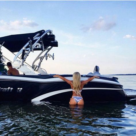 Master Craft Boats, Andrea Gail Boat, Boat Poses, Women On Boats Photography, Sports Fishing Boats, Visionary Board, Yatch Boat Aesthetic Girl Black, Mastercraft Boat, Black Boat