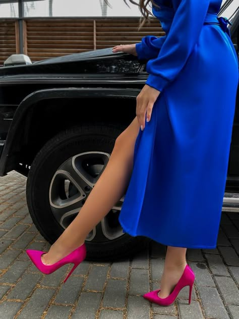 Satin Dress Midi, Pink Heels Outfit, Royal Blue Outfits, Electric Blue Dresses, Colour Combinations Fashion, Color Combos Outfit, Color Blocking Outfits, Color Combinations For Clothes, Modesty Fashion