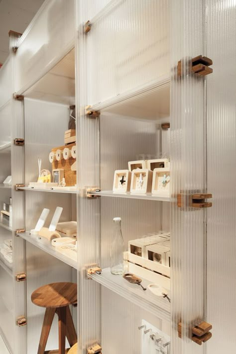 Designer Shelves, Room Concept, Concept Stores, Retail Concepts, Ideas Hogar, Retail Interior, Store Interior, Furniture Details, Commercial Space