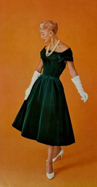 1956 Balmain | vintage 50s dress | 1950s green velvet evening gown Green Vintage Dress 1950s, Vintage Green Dress 1950s Style, 1950s Green Dress, 1950 Evening Gowns, Vintage Evening Gowns 1950s, 50s Evening Dress, 1950s High Fashion, 50s Dresses Formal, Green 50s Dress