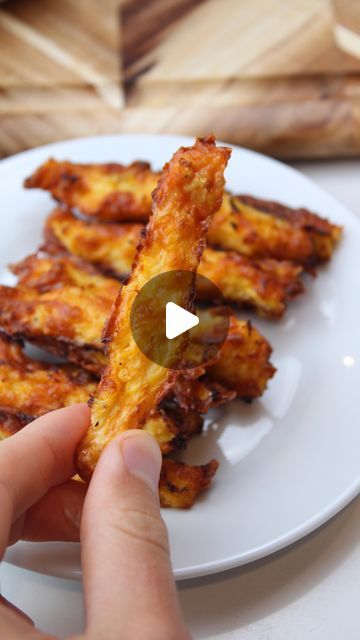 88K views · 4.7K likes | iRick Wiggins on Instagram: "Say “YUM” if you would eat these Cauli Fries 🤤   Ingredients: 1 cup cauliflower rice, cooked & squeezed until ALL of the moisture is gone  1/2 cup shredded cheddar cheese 1 egg Salt & pepper  Instructions: 1. Preheat oven to 400°F. 2. Mix your cauliflower rice, cheddar, egg & seasonings.  3. Scoop on to a parchment lined baking sheet & shape into fries.  4. Bake for 20-25 minutes (until golden brown and crispy).  5. Serve with sugar free ketchup & enjoy!" Kos, Riced Cauliflower Recipes, Cauliflower Fries, Irick Wiggins, Lchf Snacks, Make Cauliflower Rice, Cauliflower Bake, Vegetable Side Dishes Healthy, Sugar Free Ketchup