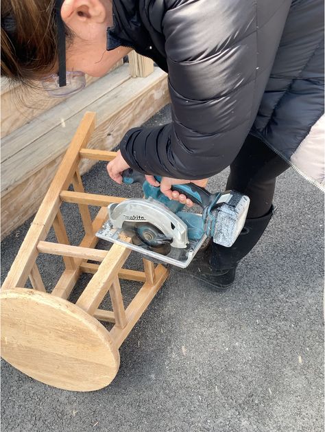 Milking Stool Bathroom, Farmhouse Stools Diy, Milking Stool Decor, Bar Stool Plant Stand Diy, Small Wooden Stool Diy, Bar Stool Upcycle, Bar Stool Repurpose, Repurposed Stools Ideas, Upcycled Bar Stools