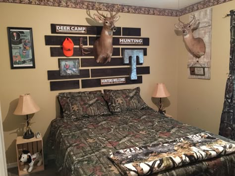 Tyler's camo bedroom finally finished love it. Thanks Pinterest for all the great ideas ! Camo Bedroom Ideas For Boys, Hunting Bedroom For Boys, Hunting Bedroom Ideas, Teen Boy Bedroom Paint, Hunting Decor Bedroom, Hunting Room Design, Hunting Bedroom, Mens Bedroom Ideas, Camo Room