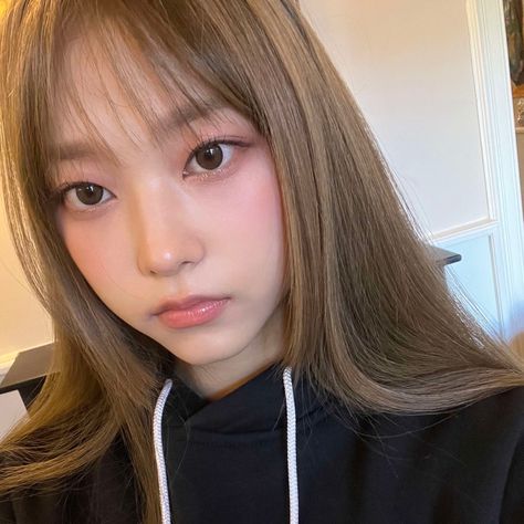 newjeans haerin icon selca Hair, Black